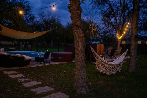 Удобства, Stylish Family Fun! Pool, Hot Tub, Volley Ball, Arcade & Boat Parking in McQueeney