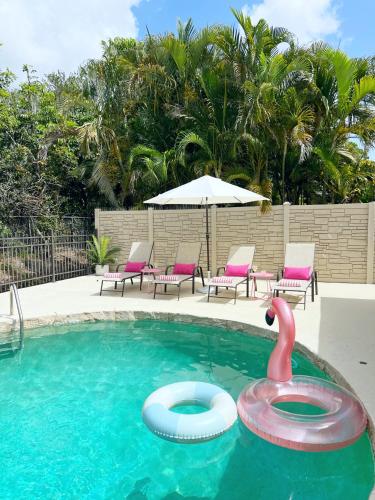 Naples Henrie Hideaway - Private Pool, pet friendly 12 mins from Beach & Downtown