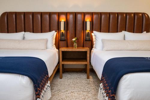 2 queen beds