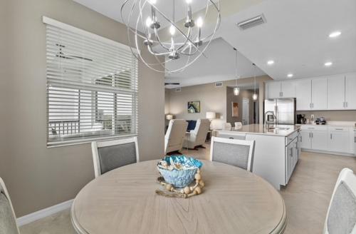 Third-Floor National Golf Course Condo 3BR 2BA, Full Amenities & Ave Maria Access in Immokalee (FL)