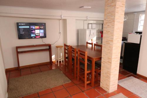 Alojamento no Centro de Concórdia acomodação inteira você terá todo o espaço só para o seu grupo de até 6 pessoas e com estacionamento para 1 carro