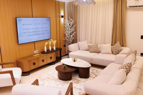 شقة فندقية فاخرة شارع جيهان الرئيسي بجوار النيل و جامعه المنصوره