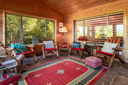 Spacious Leech Lake Home on 2 Private Acres, 200' of lake shore 15 Minutes to Walker with boat lift, in Walker (MN)