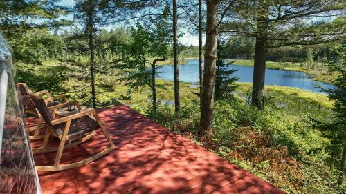 Serenity Point Dome - Romantic Glamping Escape on a Private Pond in Old Forge (NY)