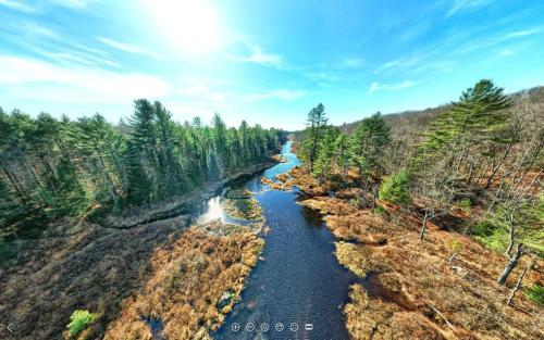 Serenity Point Dome - Romantic Glamping Escape on a Private Pond in Old Forge (NY)