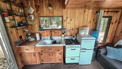 Serenity Point Dome - Romantic Glamping Escape on a Private Pond in Old Forge (NY)