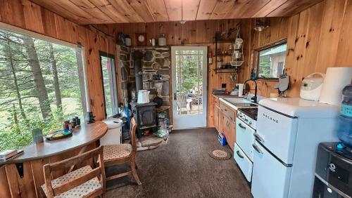 Serenity Point Dome - Romantic Glamping Escape on a Private Pond in Old Forge (NY)