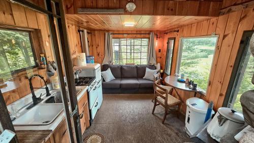 Serenity Point Dome - Romantic Glamping Escape on a Private Pond in Old Forge (NY)