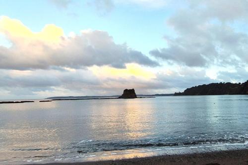 beach bush retreat at Leigh in Leigh
