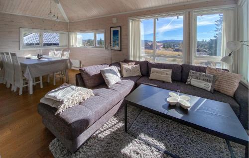 3 Bedroom Cozy Home In Sjusjøen in Sjusjoen