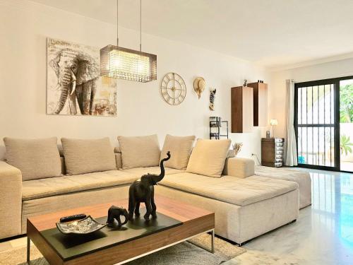 Sunny Dream House by Lica Homes in เบล-แอร์