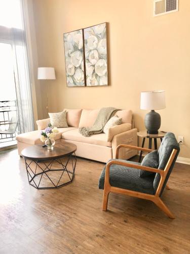 Spacious 2B 2B Pool View Loft Apartment in Marina Del Rey