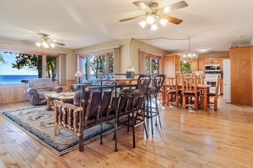 Dog Friendly Leech Lake Home w Perfect Beach Garage Boat Lift in Walker (MN)