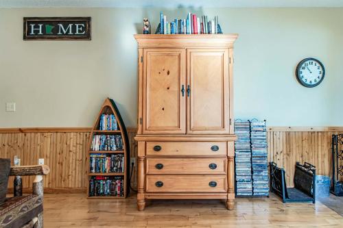 Dog Friendly Leech Lake Home w Perfect Beach Garage Boat Lift in Walker, USA