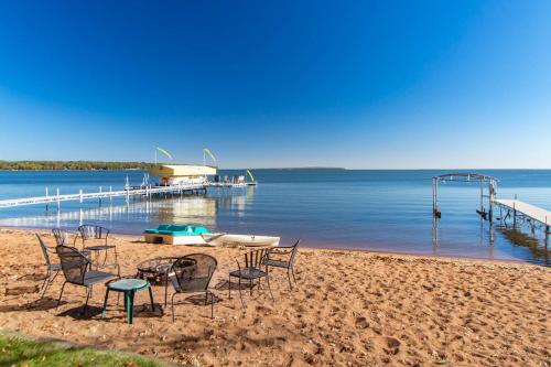 Dog Friendly Leech Lake Home w Perfect Beach Garage Boat Lift in Walker (MN)