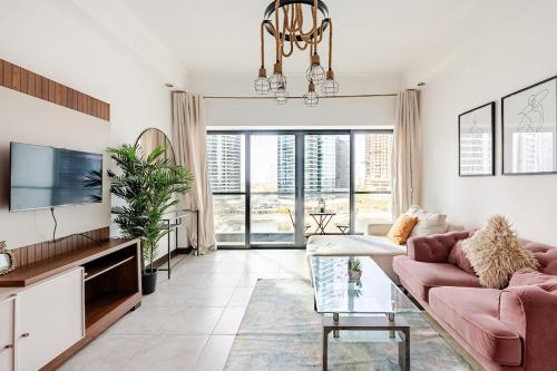 Amazing lake skyline view cozy apartment, Dubai (photo 5)