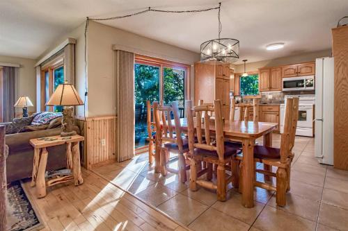 Dog Friendly Leech Lake Home w Perfect Beach Garage Boat Lift in Walker (MN)