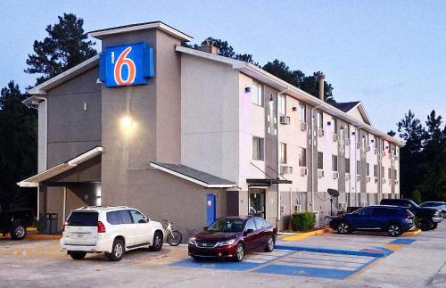 外部景觀, Motel 6 Kingsland, GA - Kings Bay Naval Interstate 95 in 金斯蘭