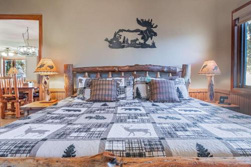 Dog Friendly Leech Lake Home w Perfect Beach Garage Boat Lift in Walker (MN)