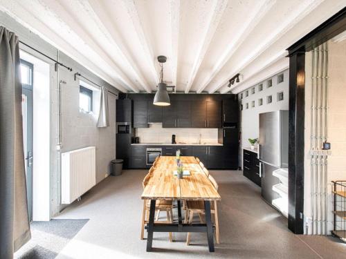 köök, Holiday home with garden and roofed terrace in Heers