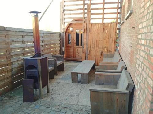 Aed, Holiday home with garden and roofed terrace in Heers