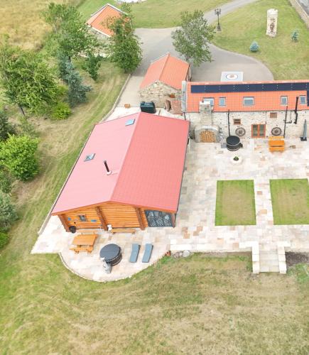 The Barn & The Log Cabin, Sleeps 12, 2 Hot Tubs, Near Durham & Bishop Auckland