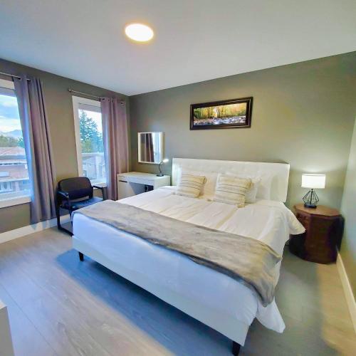 AC Mountain Retreat 3 BR Garden House Near Heritage Park, Coliseum , HWY 1 in Chilliwack, Canada