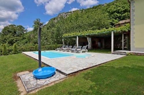 Family friendly house with a swimming pool Dolenja Vas, Central Istria - Sredisnja Istra - 24521 in Dolenja Vas