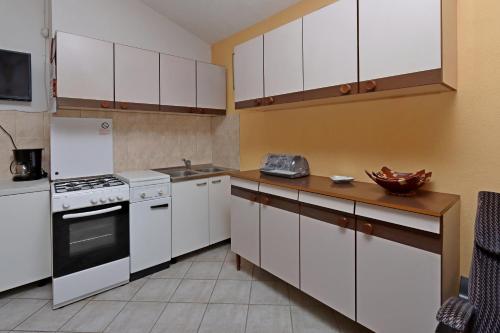 virtuve, Secluded house with a parking space Dolenja Vas, Central Istria - Sredisnja Istra - 24528 in Dolenja Vas
