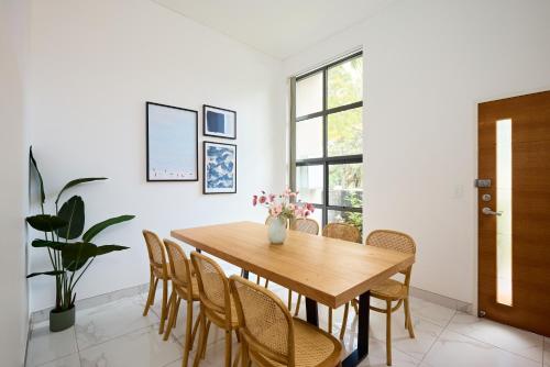 Facilities, Luxury 5BR Home - Park Views - Near CBD & Airport in Alexandria