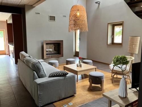 Gîte spacieux à Montbeugny, 14 pers., animaux acceptés - FR-1-489-593 (Gite spacieux a Montbeugny, 14 pers., animaux acceptes - FR-1-489-593) in Neuilly-le-Réal