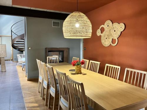 Gîte spacieux à Montbeugny, 14 pers., animaux acceptés - FR-1-489-593 (Gite spacieux a Montbeugny, 14 pers., animaux acceptes - FR-1-489-593) in Neuilly-le-Réal