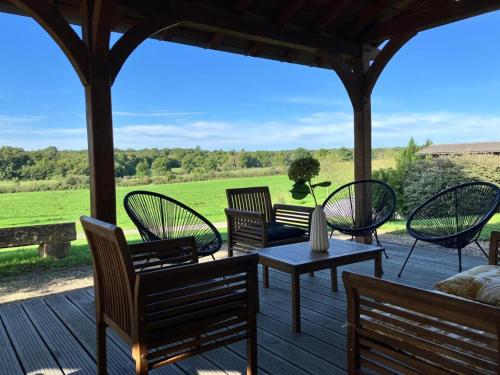 Gîte spacieux à Montbeugny, 14 pers., animaux acceptés - FR-1-489-593 (Gite spacieux a Montbeugny, 14 pers., animaux acceptes - FR-1-489-593) in Neuilly-le-Réal