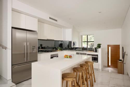 Kitchen, Luxury 5BR Home - Park Views - Near CBD & Airport in Alexandria