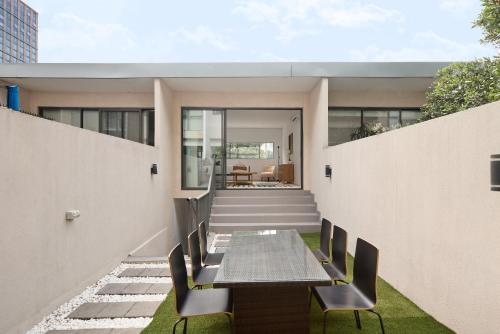 Facilities, Luxury 5BR Home - Park Views - Near CBD & Airport in Alexandria