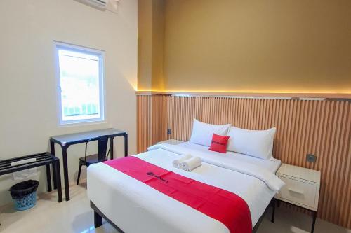 RedDoorz Plus Syariah @ Lotus Residence in 巴東東區