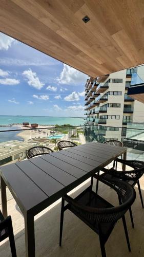 Progreso Luxury Oceanfront Condo at Yucalpetén Resort Marina