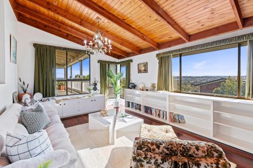 Spacious 4BR Retreat With Stunning Brisbane View