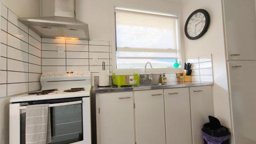 Cozy 3-Bed Home with Backyard near LynnMall, Auckland (Foto 6)