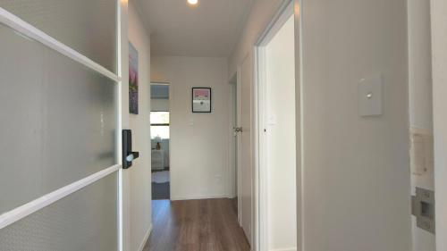 Cozy 3-Bed Home with Backyard near LynnMall, Auckland (Foto 10)