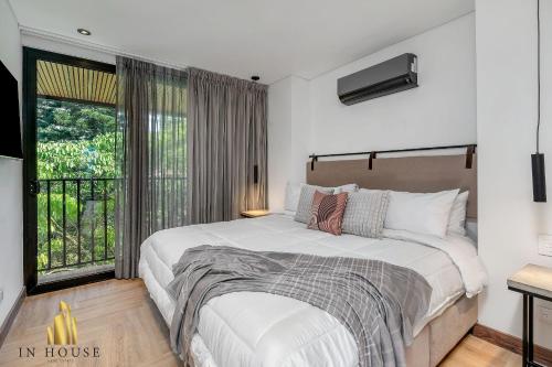 Morph 302 - Modern apt high ceilings BBQ/Jacuzzi, El Poblado (foto 10)