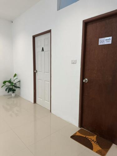 Exterior view, Rest And Relax Hostel in Saladan