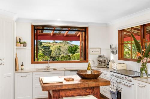 Konyha, Picturesque Pet-Friendly Farm Stay, Central Tilba , Near Mystery Bay! in Central Tilba