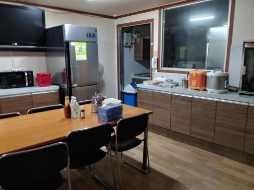 White House in Seoul Female only room Shared bathroom with up to 3 other female travellers, Seoul (photo 9)