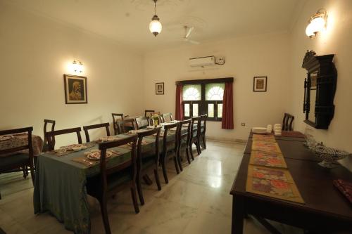 Étterem, Mahendra Niwas in Ramganj Mandi