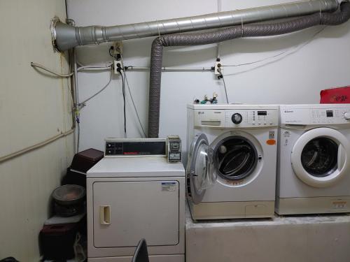 White House in Seoul Female only room Shared bathroom with up to 3 other female travellers, Seoul (photo 8)
