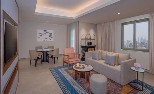 room detail thumbnail 1