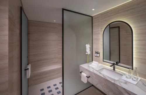 room detail thumbnail 2