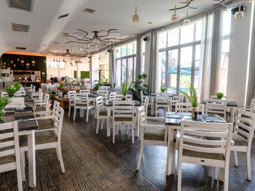 Restaurant, The Lakes Hotel and Conference in Benoni AH