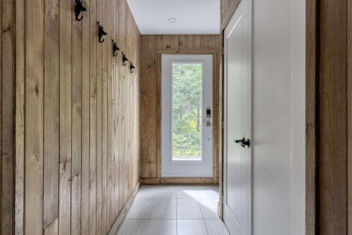 Spa Nature & Adventure - Rustique Chalet in Saint-Michel-Des-Saints
